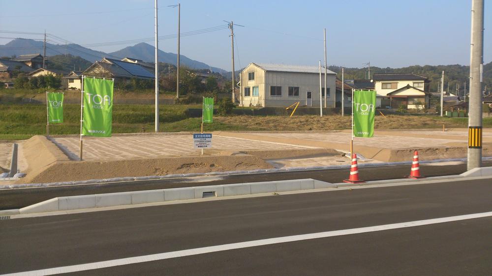 Local photos, including front road. Local (10 May 2013) Shooting