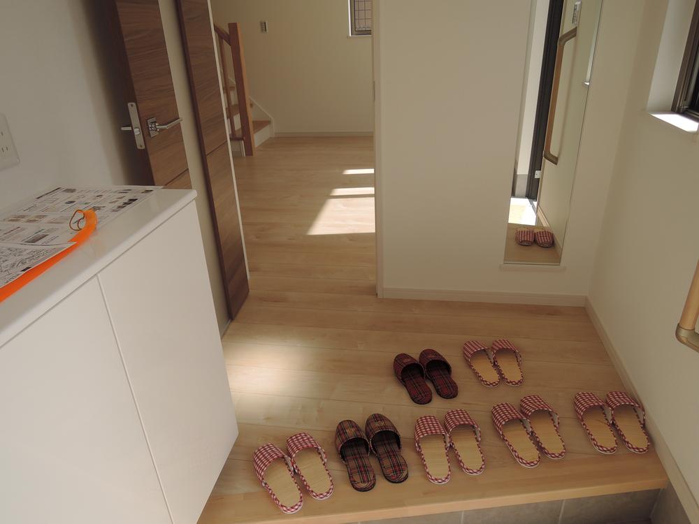 Entrance. Indoor (11 May 2013) Shooting