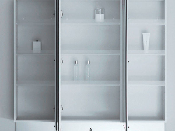 Bathing-wash room.  [Three-sided mirror back storage] Three-sided mirror the back of the cabinet will come in handy for storage, such as wash goods and cosmetics, such as a toothbrush, You Katazuki basin around to clean. You can also wash to remove can change the shelf divided by movable.