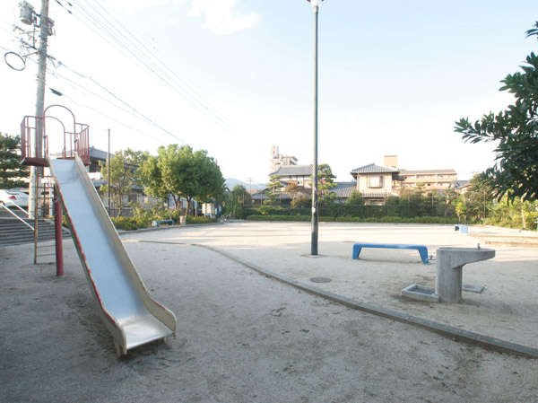 Surrounding environment. Yahatahigashi third park (about 140m / A 2-minute walk)