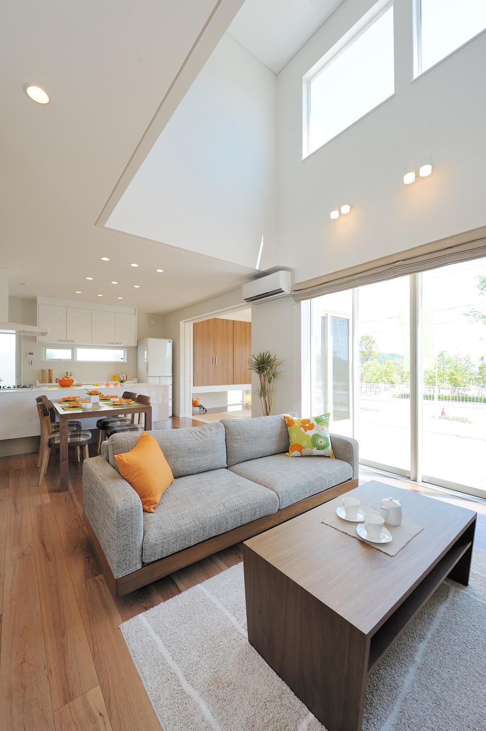 Living. Living in the open feeling of plenty by blow. 