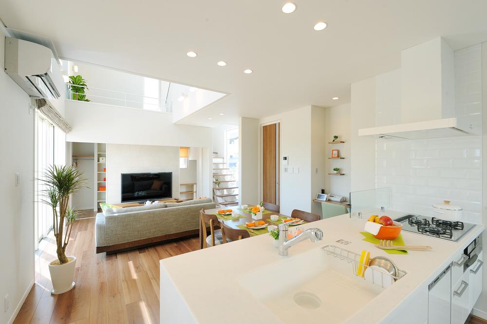 Kitchen. Flat face-to-face of the open kitchen. 