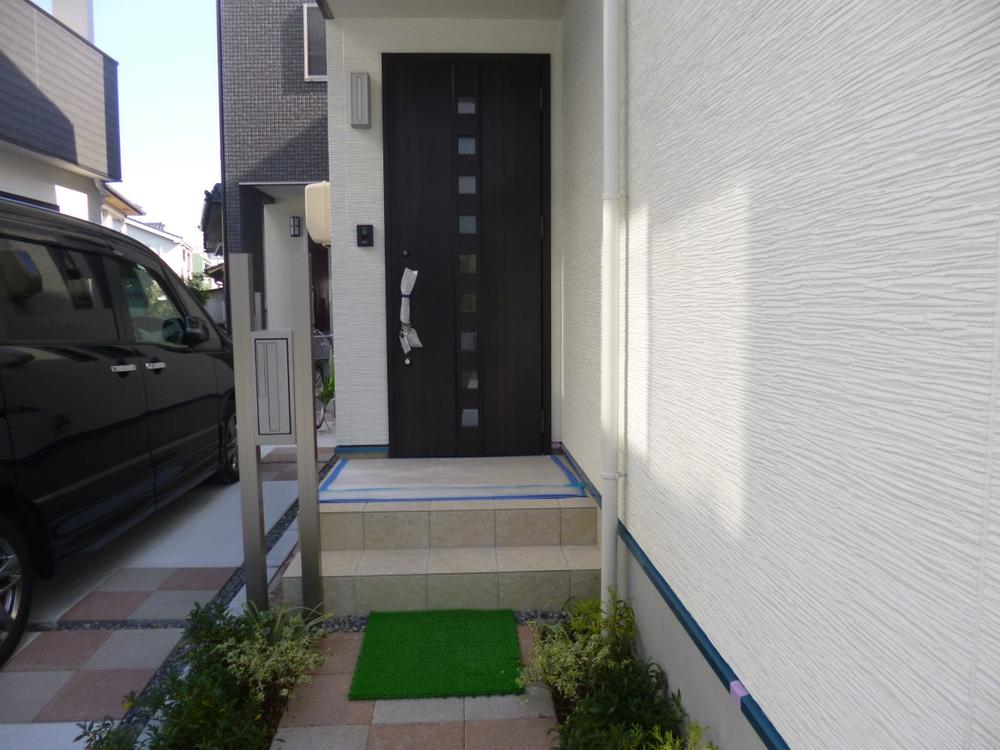 Entrance. Local (10 May 2013) Shooting