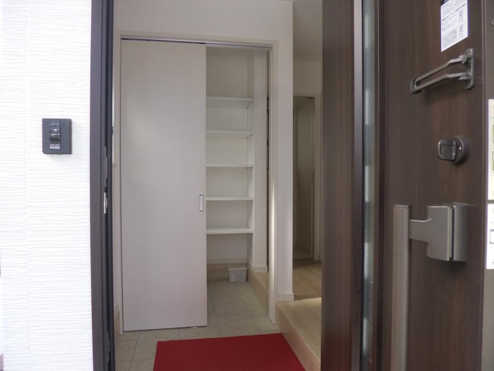 Entrance. (October 2013) Shooting