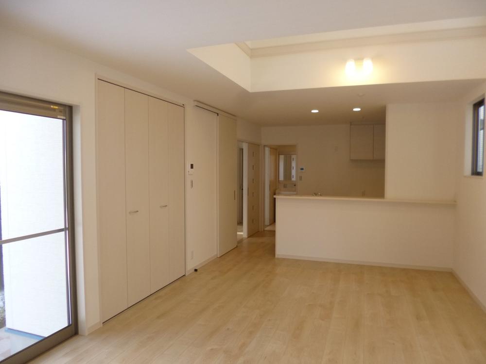 Living. (October 2013) Shooting