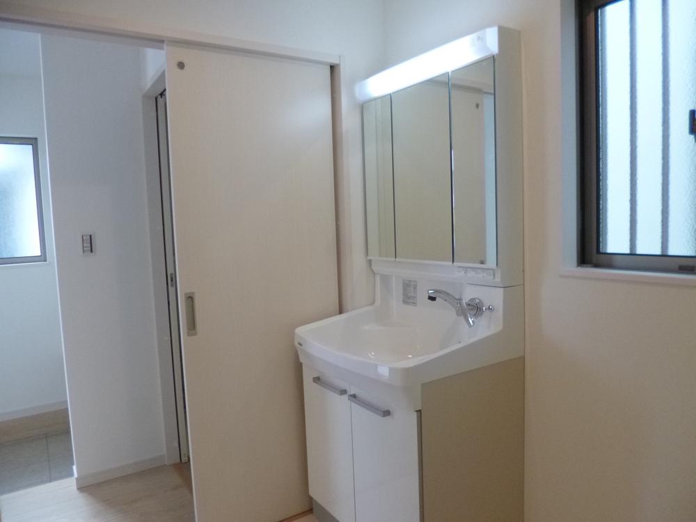 Wash basin, toilet. (October 2013) Shooting