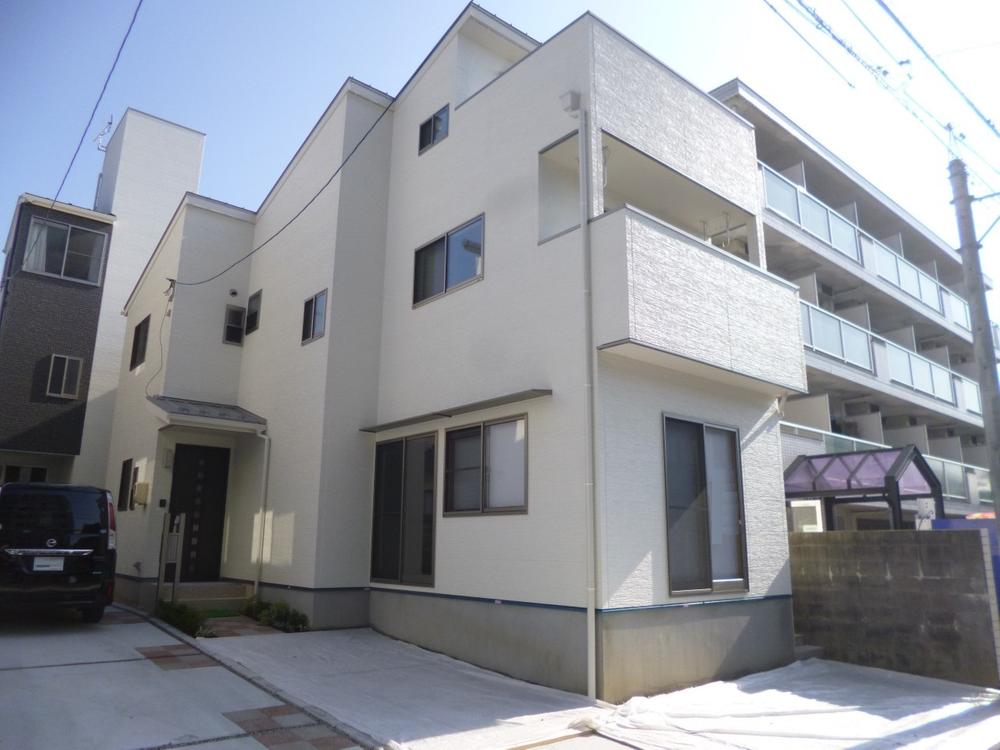 Local appearance photo. Local (10 May 2013) Shooting