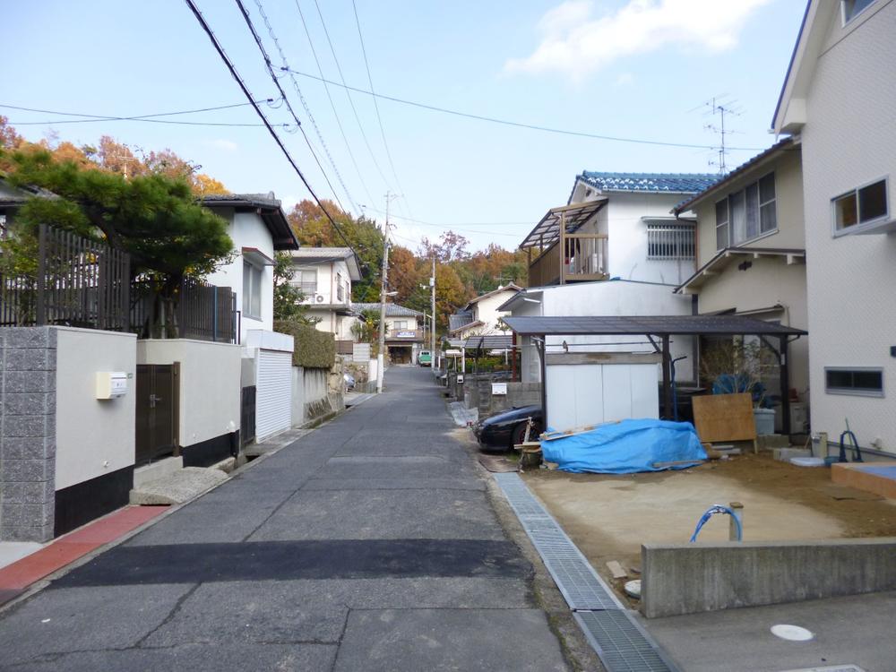 Local photos, including front road. Local (11 May 2013) Shooting