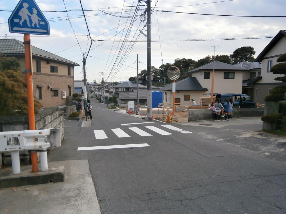 Local photos, including front road. Local (11 May 2013) Shooting