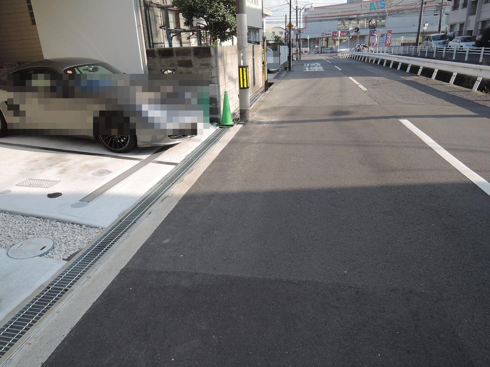 Local photos, including front road. Local (11 May 2013) Shooting