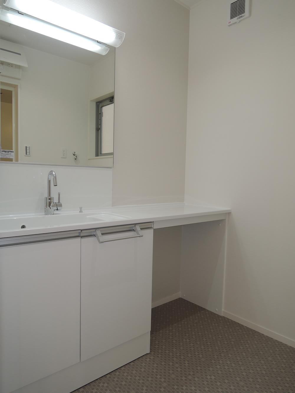 Wash basin, toilet. Indoor (11 May 2013) Shooting