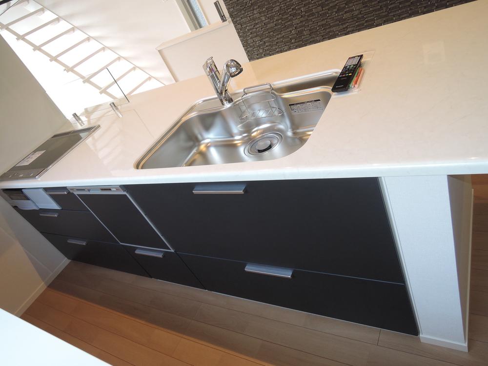 Kitchen. Indoor (11 May 2013) Shooting