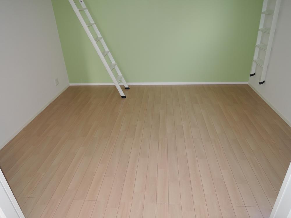 Non-living room. Indoor (11 May 2013) Shooting