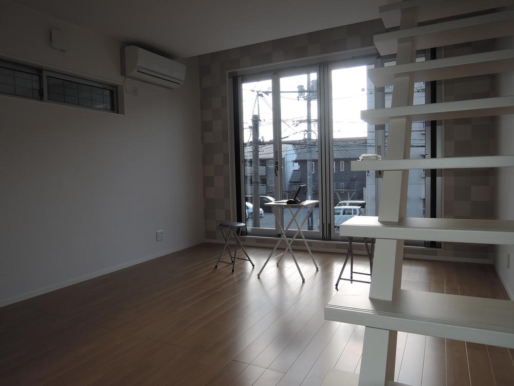 Non-living room. Indoor (11 May 2013) Shooting