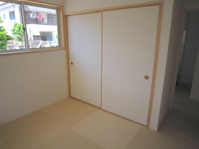 Non-living room. Same specifications