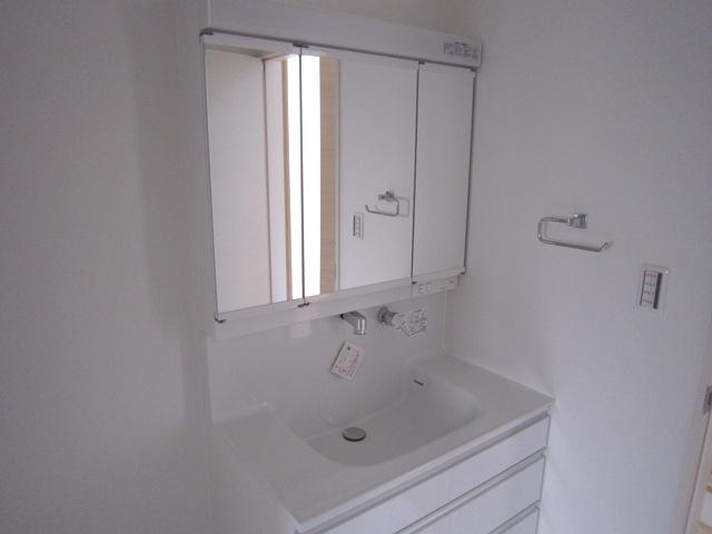 Wash basin, toilet. Same specifications