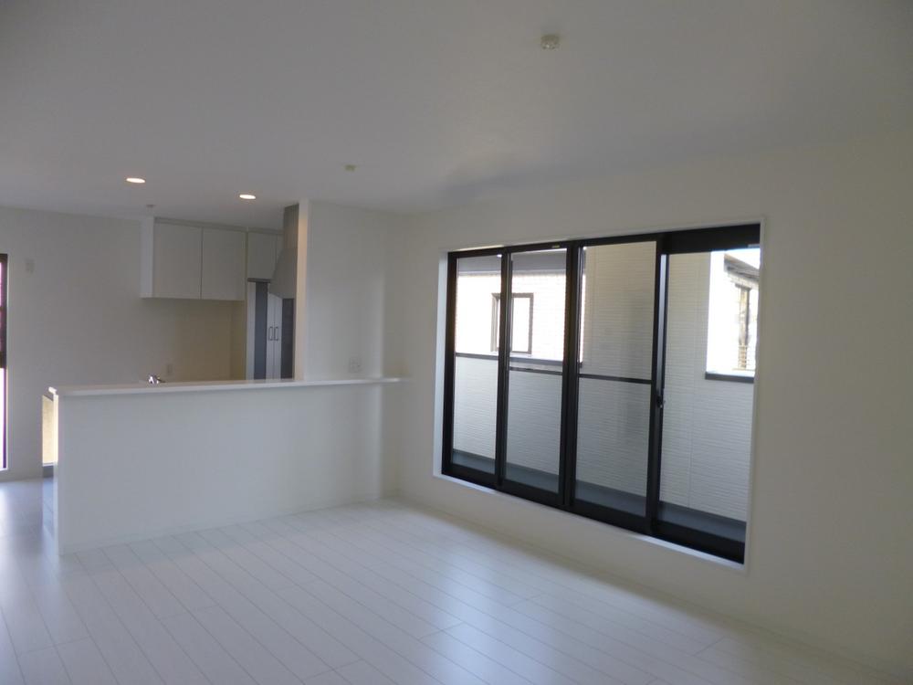 Living. (October 2013) Shooting