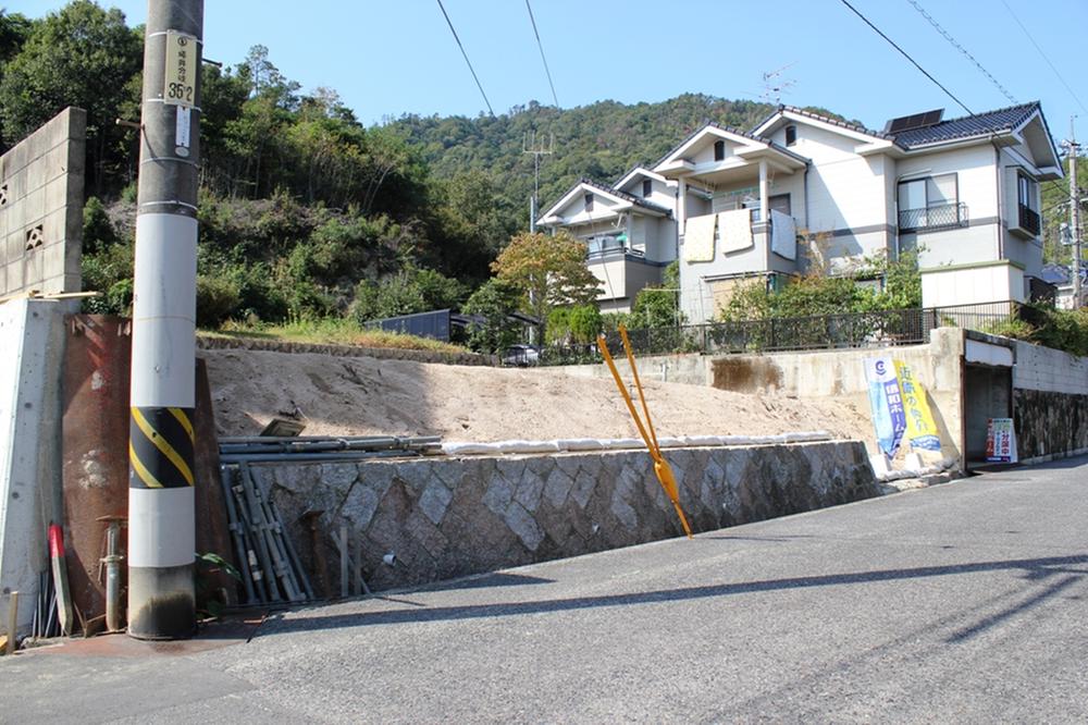 Local photos, including front road. Local (10 May 2013) Shooting