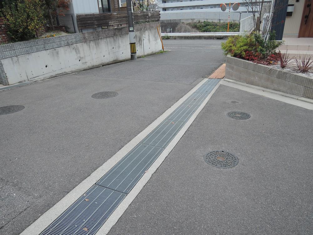 Local photos, including front road. Local (11 May 2013) Shooting