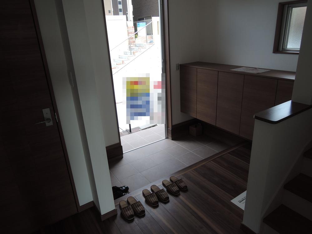 Entrance. Indoor (11 May 2013) Shooting