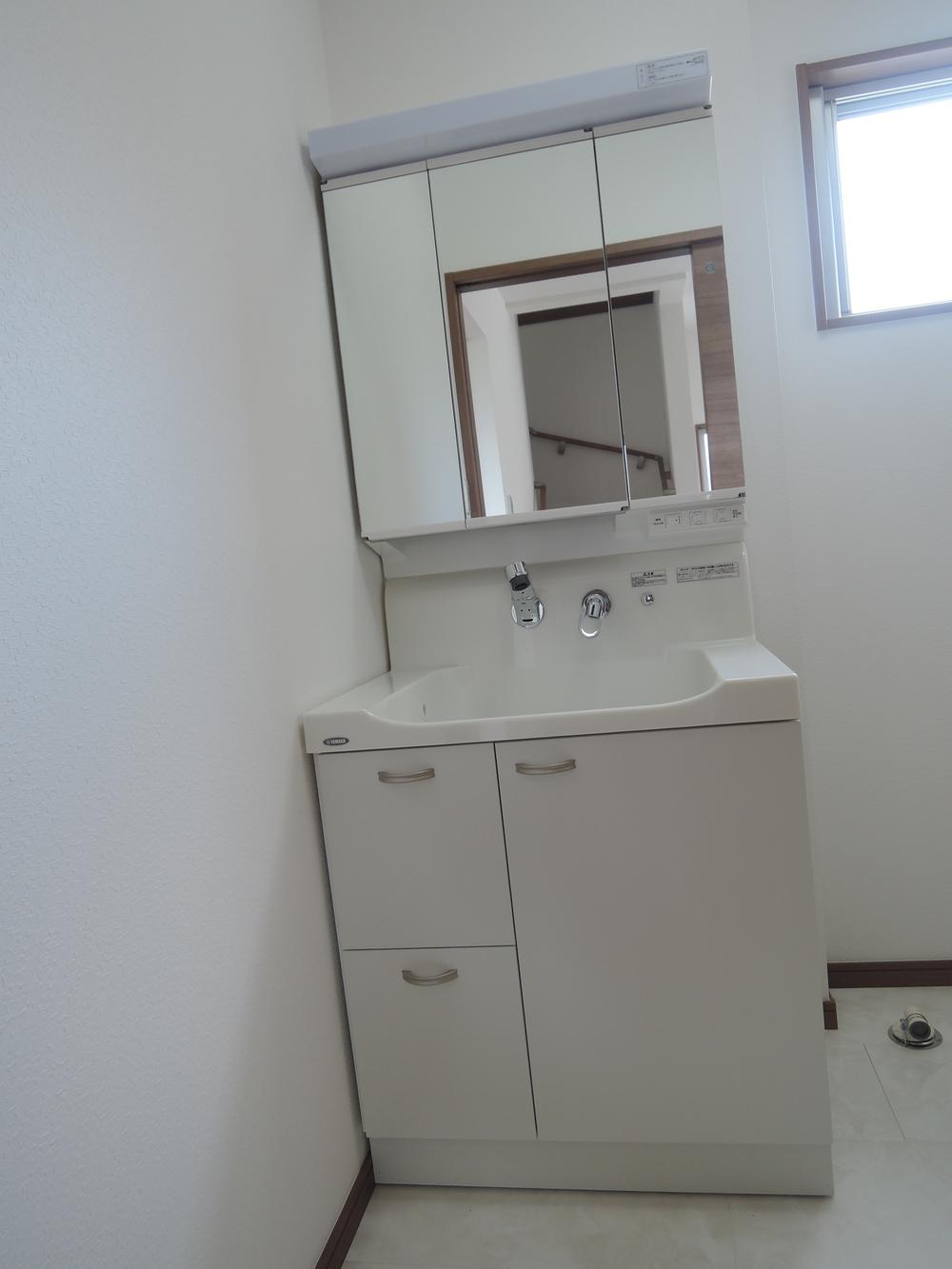 Wash basin, toilet. Indoor (11 May 2013) Shooting