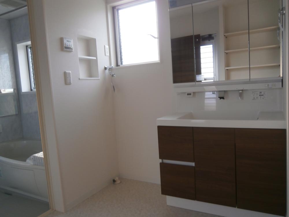 Wash basin, toilet. Indoor (April 2013) Shooting