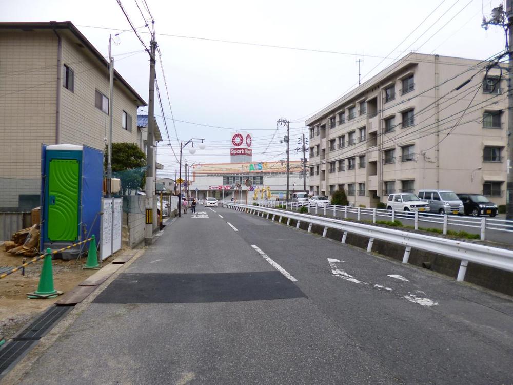 Local photos, including front road. (April 2013) Shooting