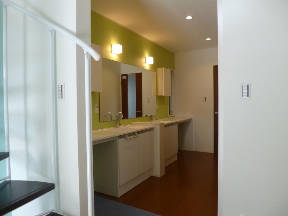 Wash basin, toilet. (September 2013) Shooting