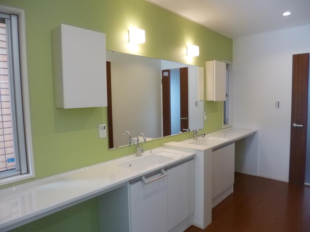 Wash basin, toilet. (September 2013) Shooting