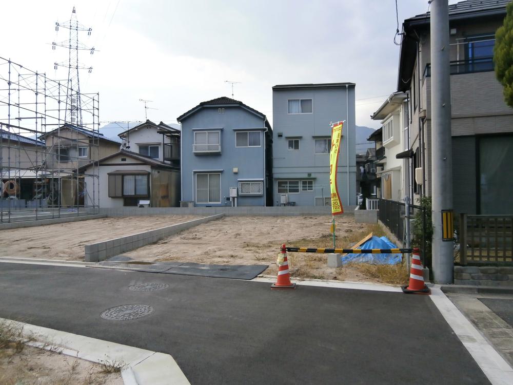 Local photos, including front road. Local (11 May 2013) Shooting