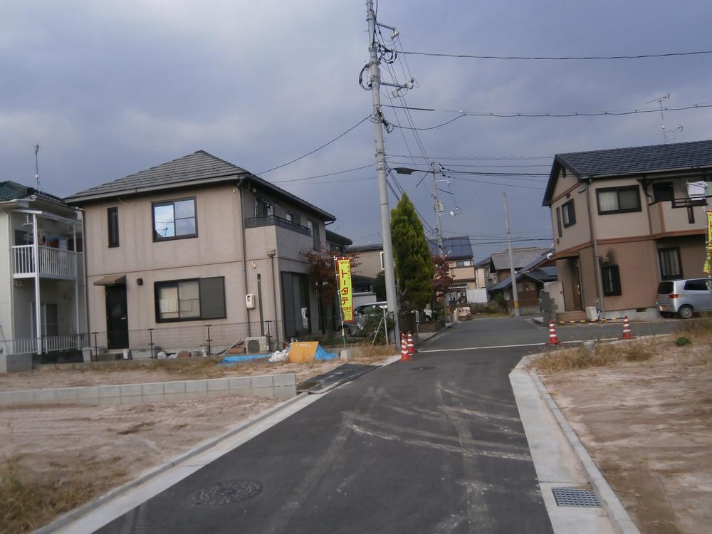 Local photos, including front road. Local (11 May 2013) Shooting