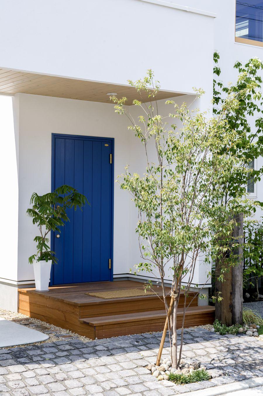 Entrance. Local (10 May 2013) Shooting