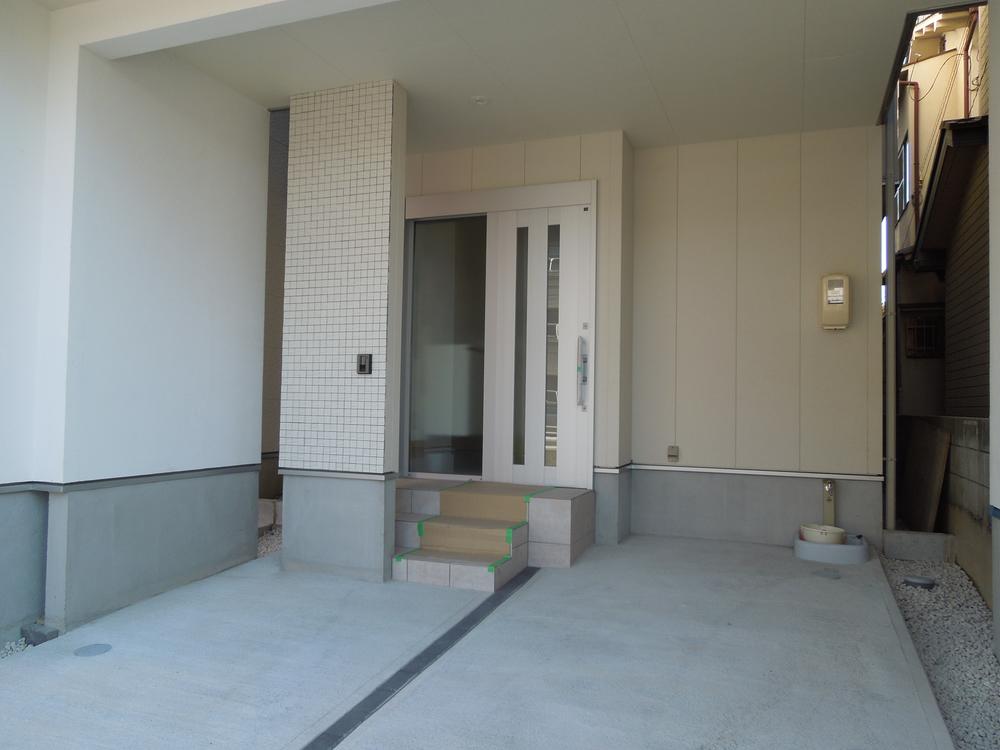 Entrance. Slide door adopted