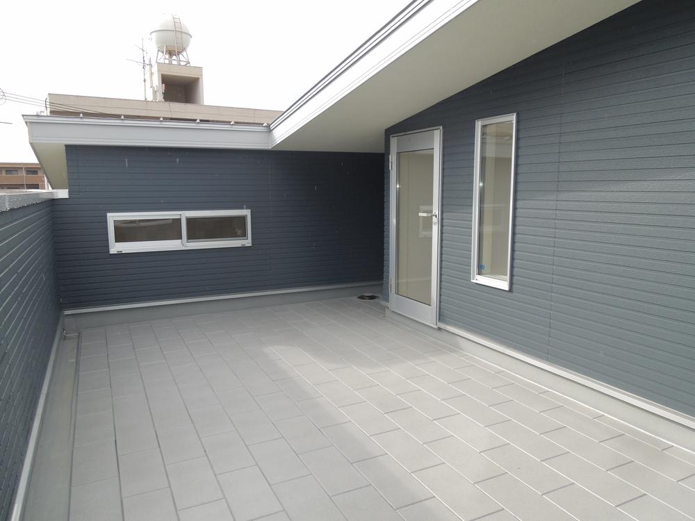 Balcony. It surprised everyone with the "wide" Popular 12 tatami roof terrace Private space Local (12 May 2013) Shooting