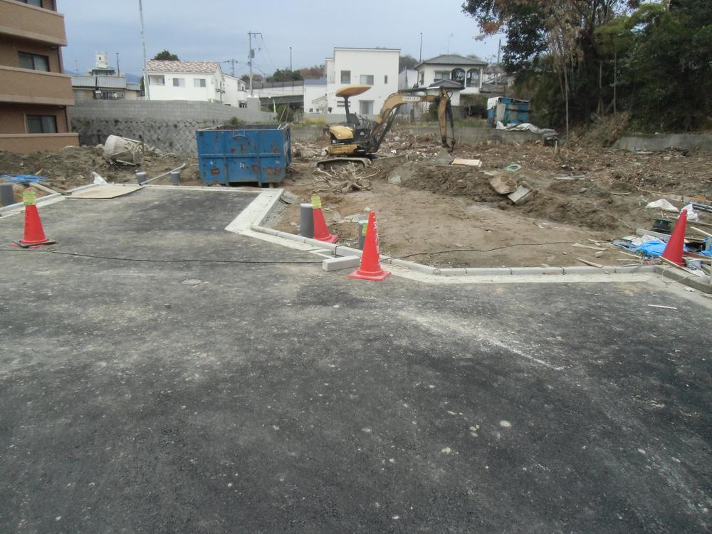 Local photos, including front road. Local (12 May 2013) Shooting