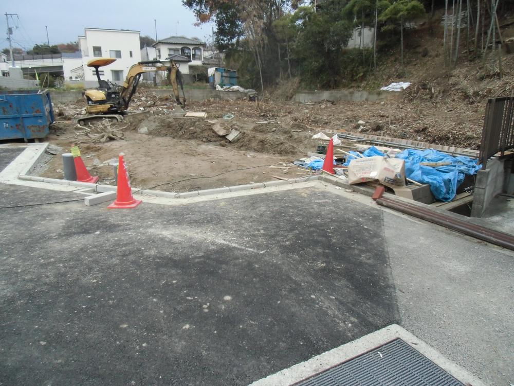 Local photos, including front road. Local (12 May 2013) Shooting