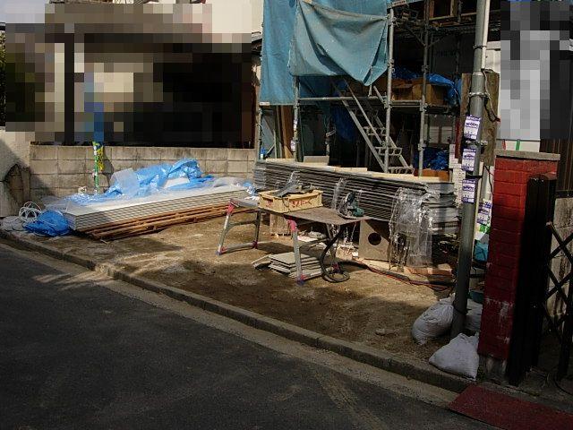 Local photos, including front road. Local (March 2012) shooting