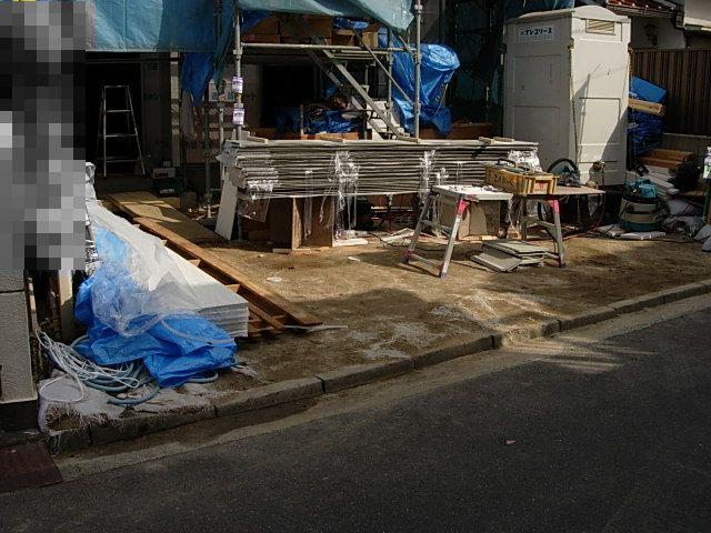 Local photos, including front road. Local (March 2012) shooting