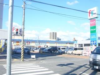 Shopping centre. Family Town walk 9 minutes