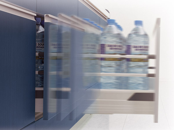 Kitchen. Soft closing rail