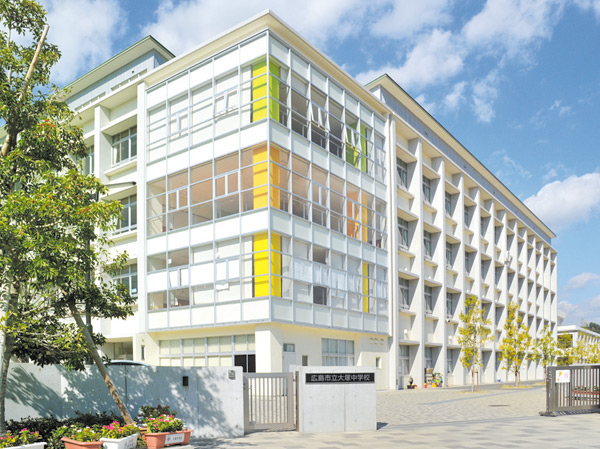 Surrounding environment. Municipal Otsuka Junior High School / Walk 16 minutes (about 1240m)