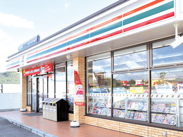 Surrounding environment. Seven-Eleven Hiroshima westerly Xindu heart shop / 1 minute walk (about 30m)