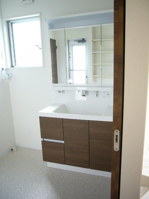 Wash basin, toilet. Interior