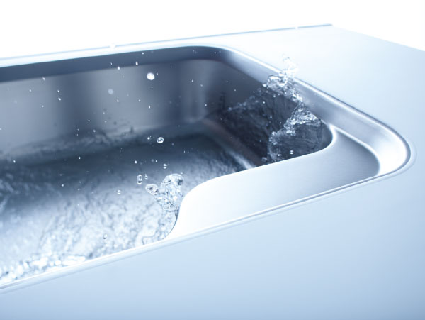 Kitchen.  [Gap-less sink] Eliminating the seam of cleaning dirt tends to collect even though the counter, By suppressing the occurrence of stain, Sink of care is now easier to.