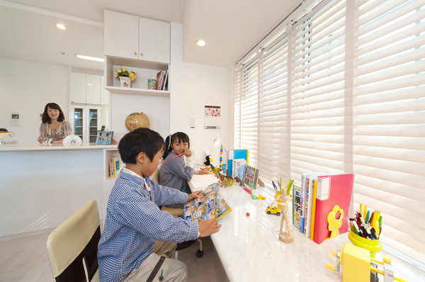 Installation ideal for learning desk a "family counter" to the whole mansion. Computer desk and housekeeping corner, etc., You can use the multi-purpose (shooting in the gallery. Different from the condominium dwelling unit. )