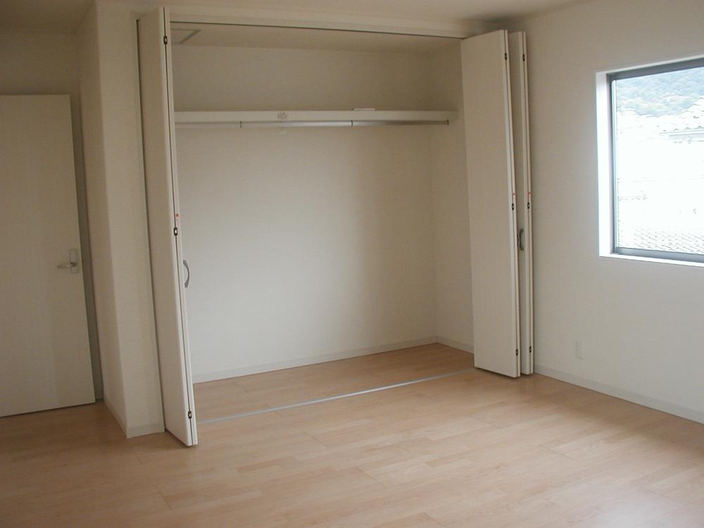 Non-living room. Large closet of the second floor northeast Western-style