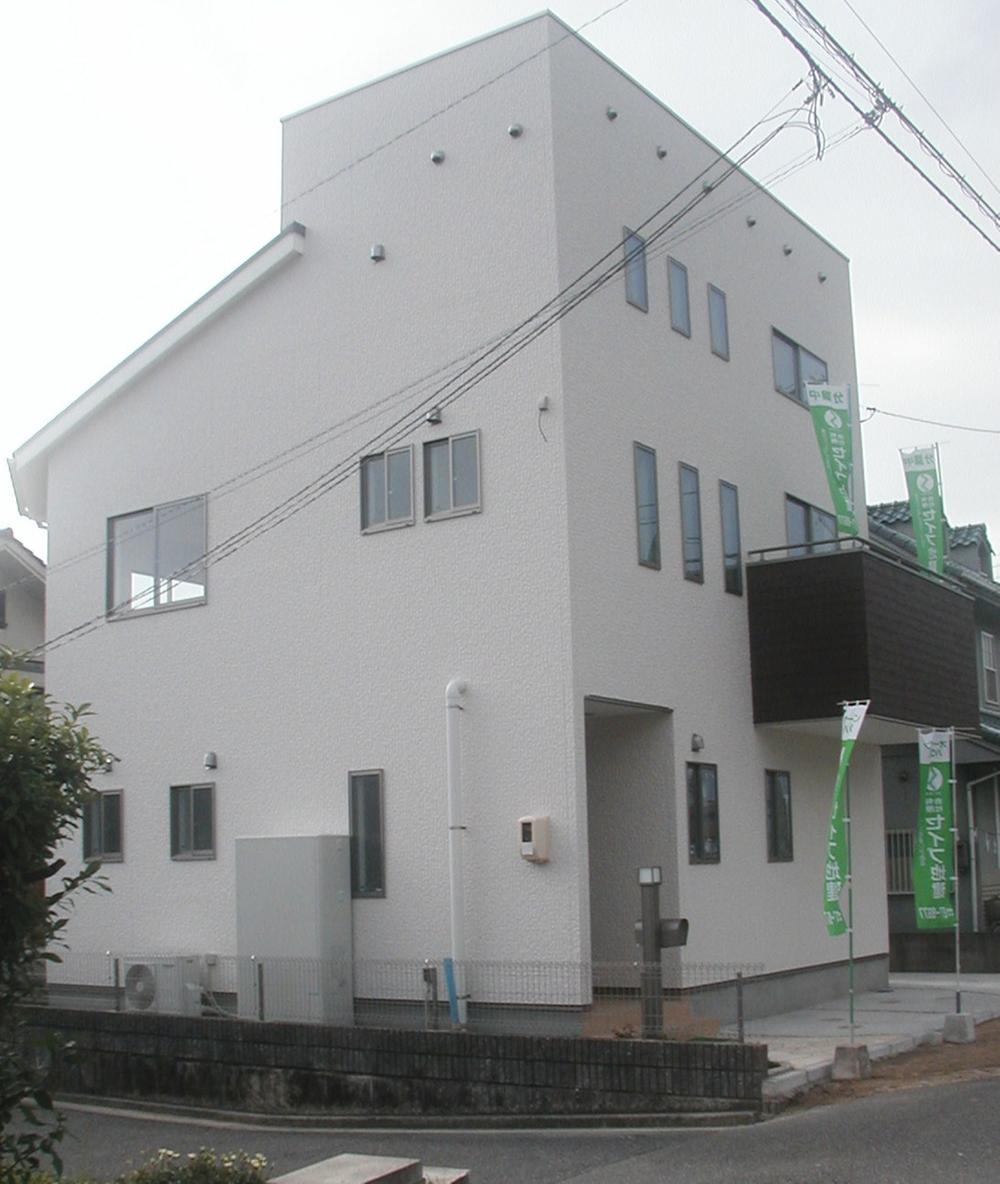 Local appearance photo. Northwest appearance