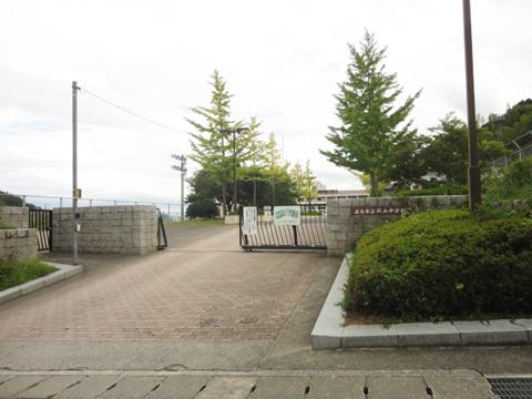 Junior high school. Shiroyama 785m until junior high school