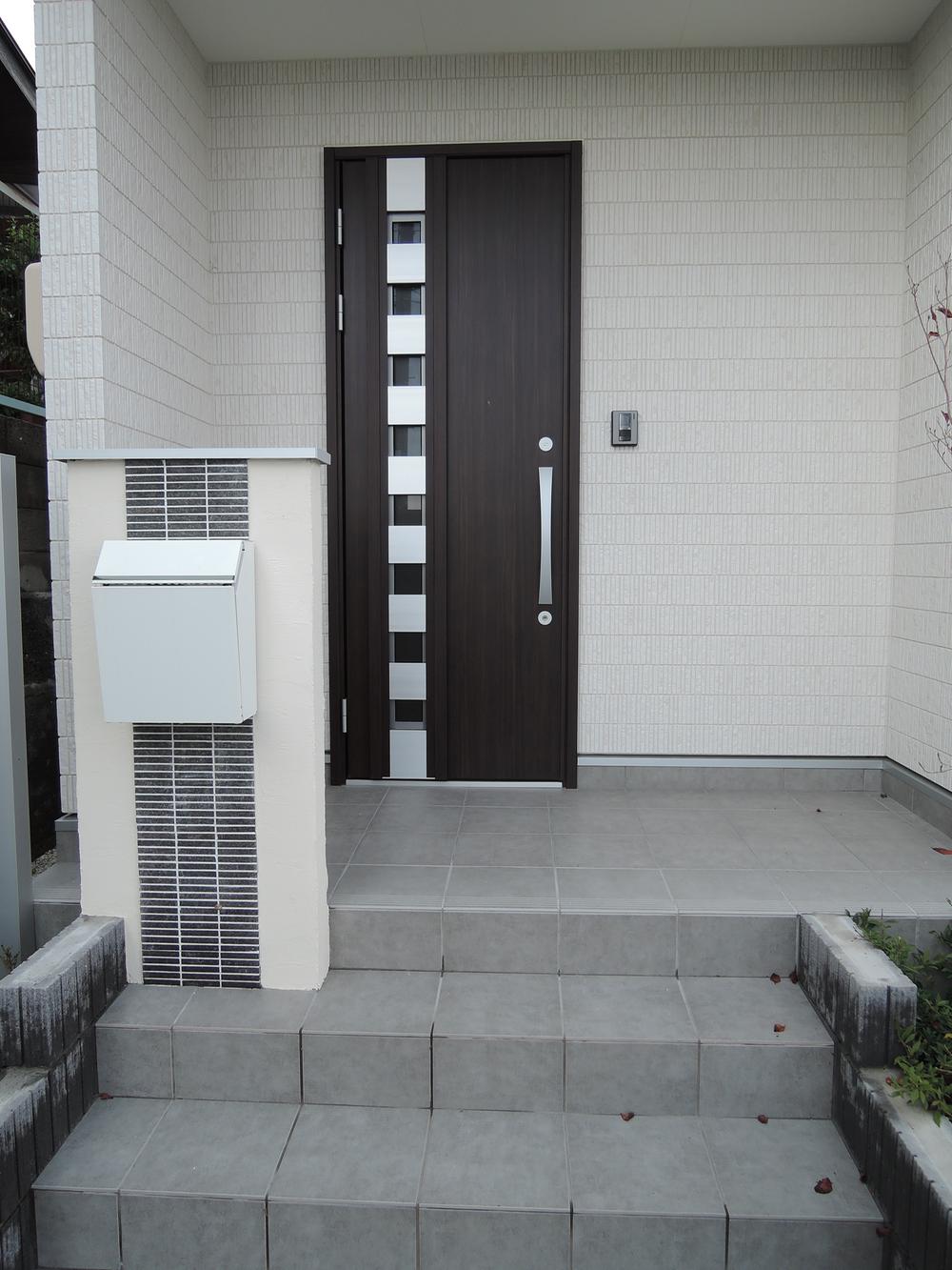 Entrance. Local (11 May 2013) Shooting