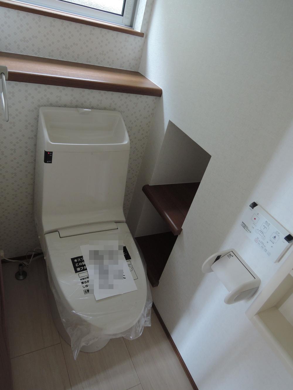 Toilet. Indoor (11 May 2013) Shooting